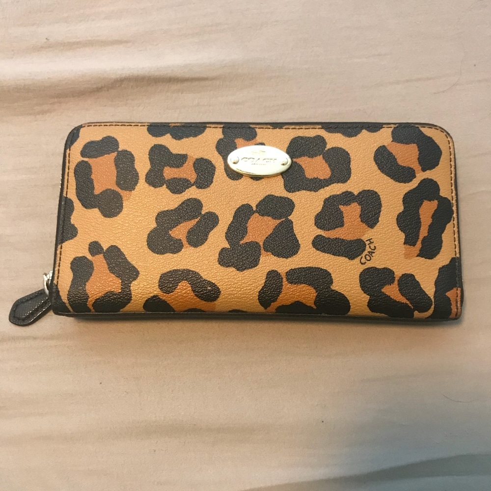 Coach wallet. Great condition!